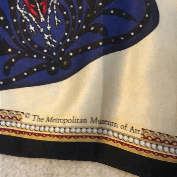 Metropolitan Museum of Art vintage scarf NWOT - Picture 3 of 7